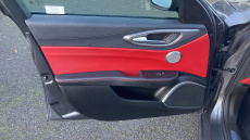 Alfa Romeo Giulia 2.0 TB 280 Veloce [Performance brake] 4dr Auto Petrol Saloon